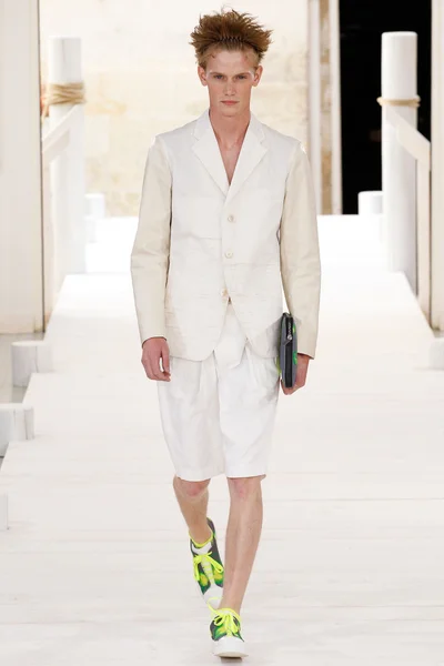 Look 13